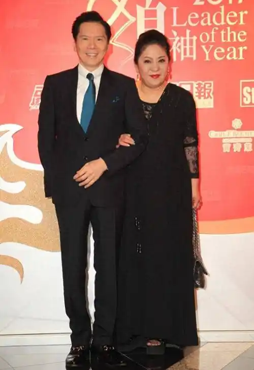 向华强在香港最辉煌抓住机遇创建电影公司中国星,陆续缔造各种经典