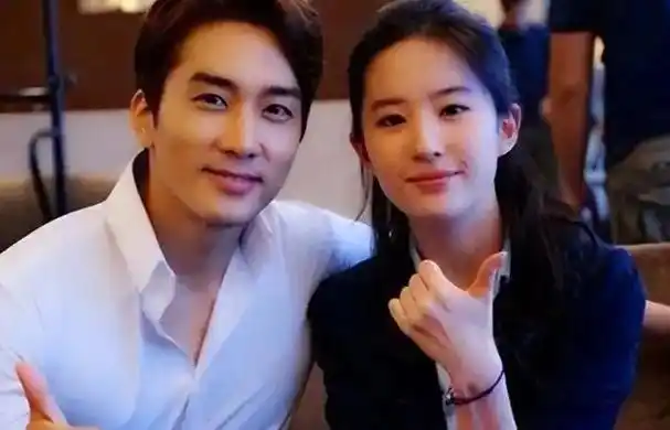 给刘亦菲当干妈离开大30岁的富豪后资源断崖式降级