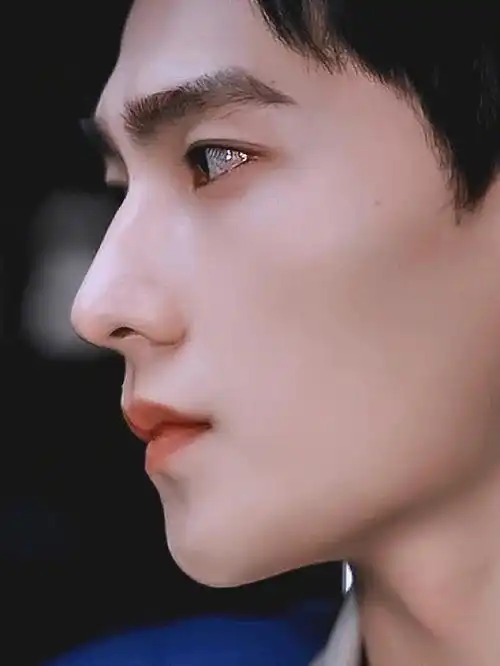 阿娇钟欣潼  双眼皮大眼睛98,高鼻梁91,牙齿07洁白整齐,笑容