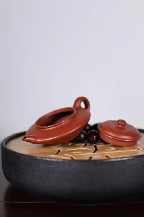 卢小伟紫砂壶作品 虚扁壶 大红袍 100cc 光器 助理工艺美术师 卢小伟