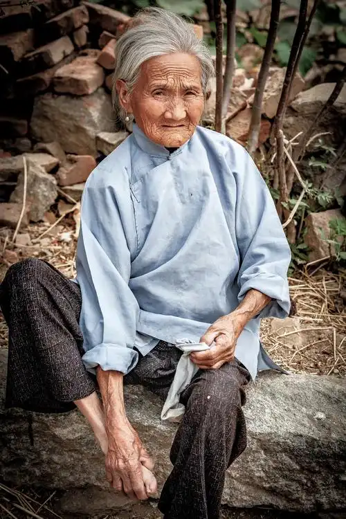 大山深处沂蒙山最后的小脚老太太她们无声诉说着女性的血泪史
