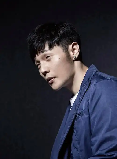 19岁差点丧命,亲眼看父亲去世,李荣浩再也没流过眼泪 – 看川