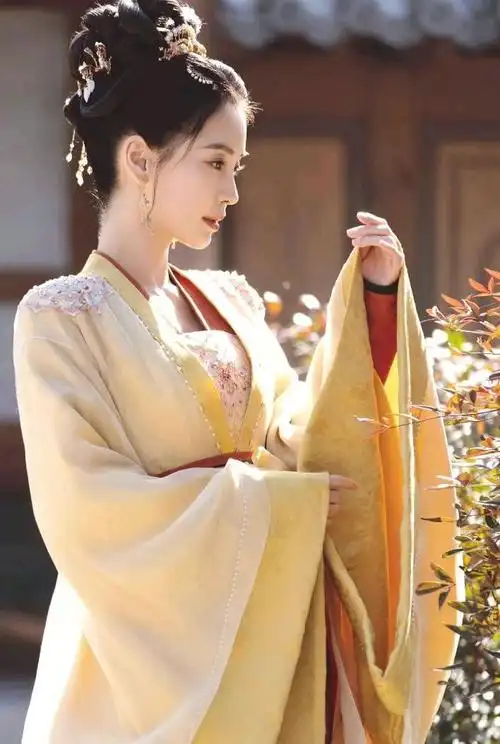 杨颖携大女主古装剧来袭!新造型一眼万年,这次终于掰回一局