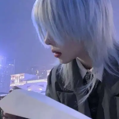 优质酷帅女生真人头像夜里有腐烂的梦梦里有重复的人