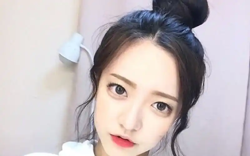 女生发型推荐不一样的丸子头简单又好看