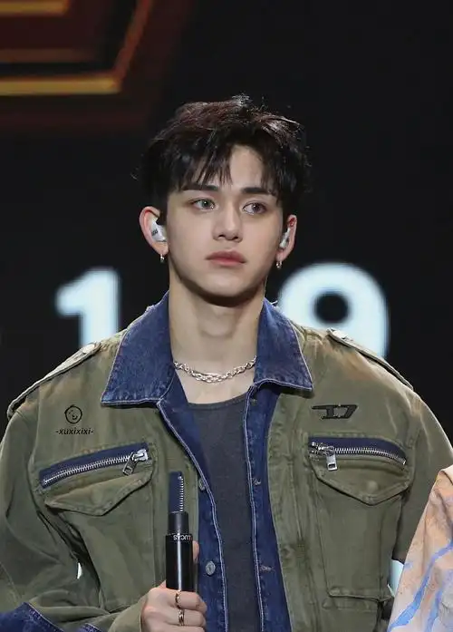 黄旭熙lucas一栋生图楼