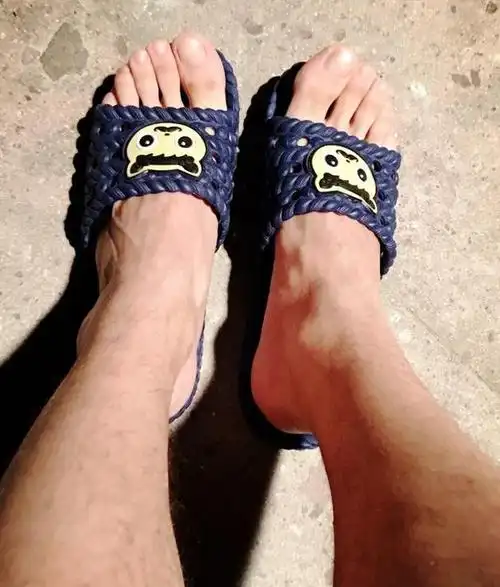 林更新穿拖鞋去片场艺术家形象大打折扣