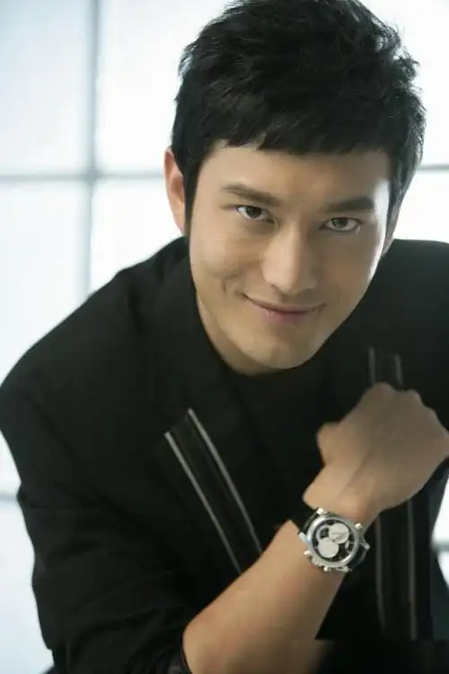 黄晓明看五官就是正统帅哥,同框照清爽帅气,看着比黄子韬还年轻