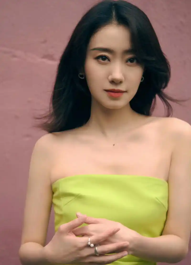 张小斐不断挑战自我的演技,取得了很多突破,也获得了很多奖项.