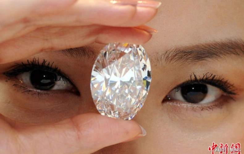 39克拉d色无瑕type iia椭圆形钻石   2018年5月,由日内瓦苏富比以810