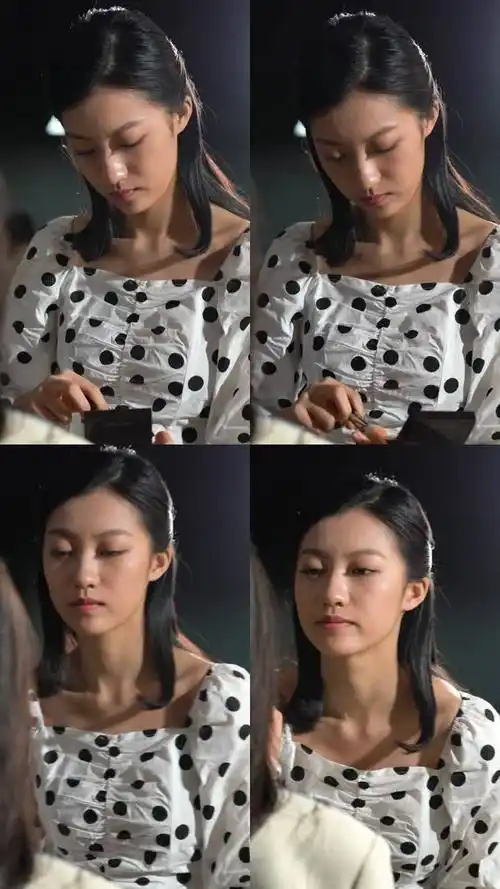 化妆师给模特化妆