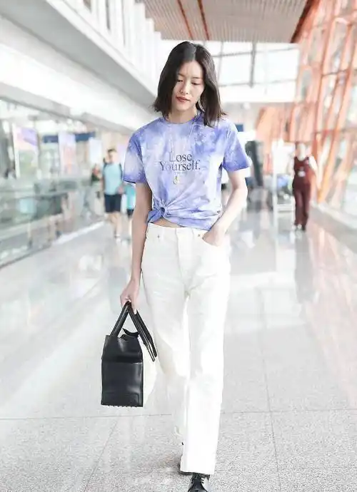 原创原创31岁刘雯真不愧是超模t恤配牛仔裤清爽时髦又成夏日穿搭典范