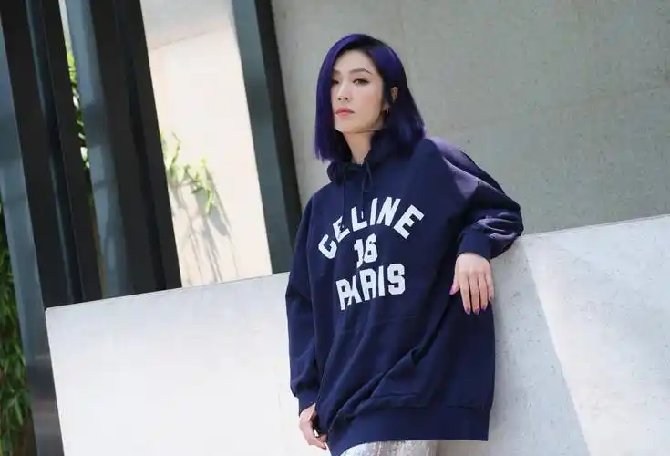 杨千嬅两年前纪实片终面世 重看片段感触良多_sally_歌迷_时侯