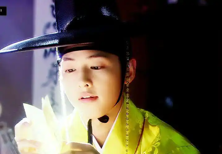 宋仲基剧组被举报,长时间连续工作违反劳动合同,遵守劳动法多好