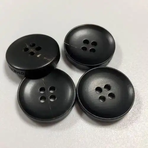 厂家直销高档西装纽扣 四眼细边圆形黑色真牛角扣子批发尺寸定制