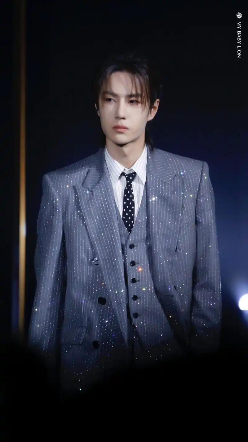 王一博微博之夜去向成谜,顶流行为受人关注,反正黑热搜不会少