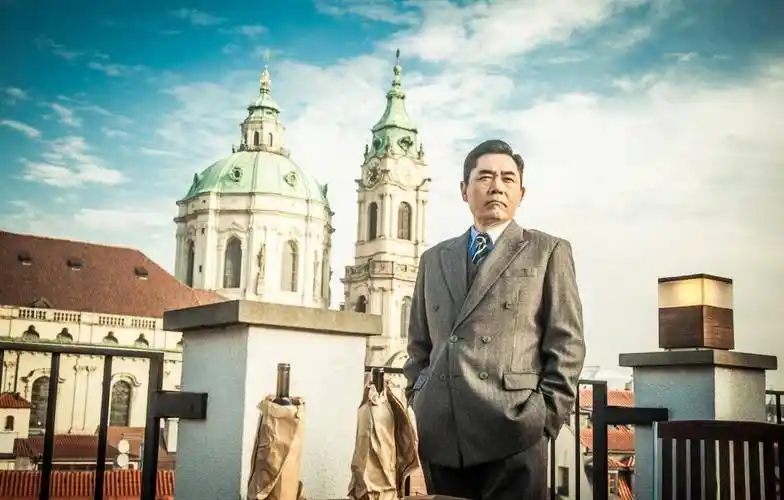 演员陈宝国:娶同学赵奎娥,结婚40年宠妻如宝,成年儿子让他犯愁_爱情