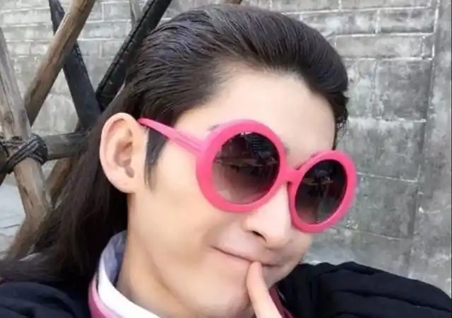 霸总自拍也爱嘟嘴卖萌, 张翰自拍姿势还挺多|霸道总裁|渣男_网易订阅