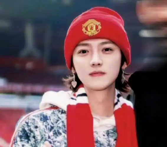 鹿晗像福娃#小鹿从小就是这样的～特别可爱 容易让人亲近的喜庆宝宝