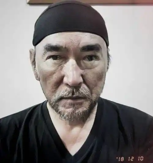 焦恩俊老了!胡子花白暴胖20斤,52岁跟84岁母亲合照像姐弟