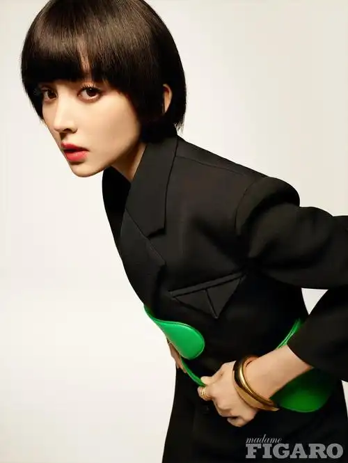 古力娜扎尝试波波头短发 彰显个性又不失气质