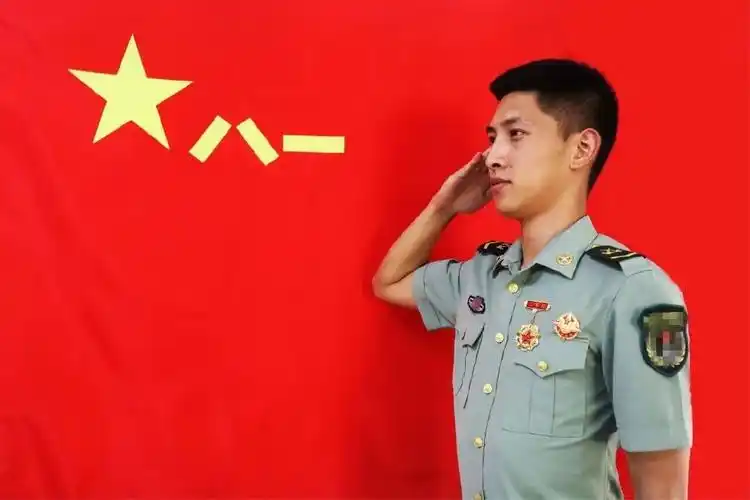 八一特辑敬礼以热血卫山河