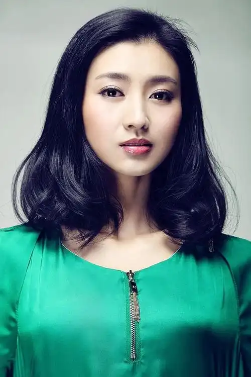 原创花样女神斓曦好温婉复古印花现秀场自带大家闺秀的气场