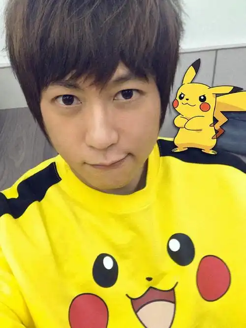 一些阿信的自拍05谁他妈说的黄金左脸啊哈哈哈哈#五月天