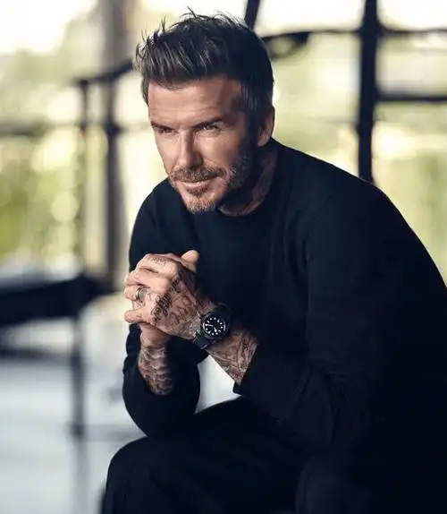 贝克汉姆晒新发型,一头白发真不适合他,这次被儿子"扳回一城"