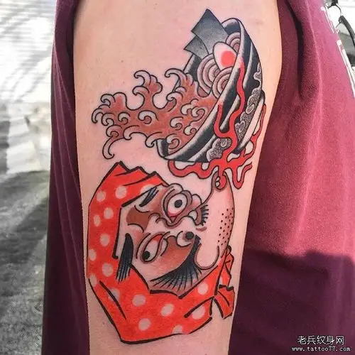 手臂日式彩色火男拉面纹身图案