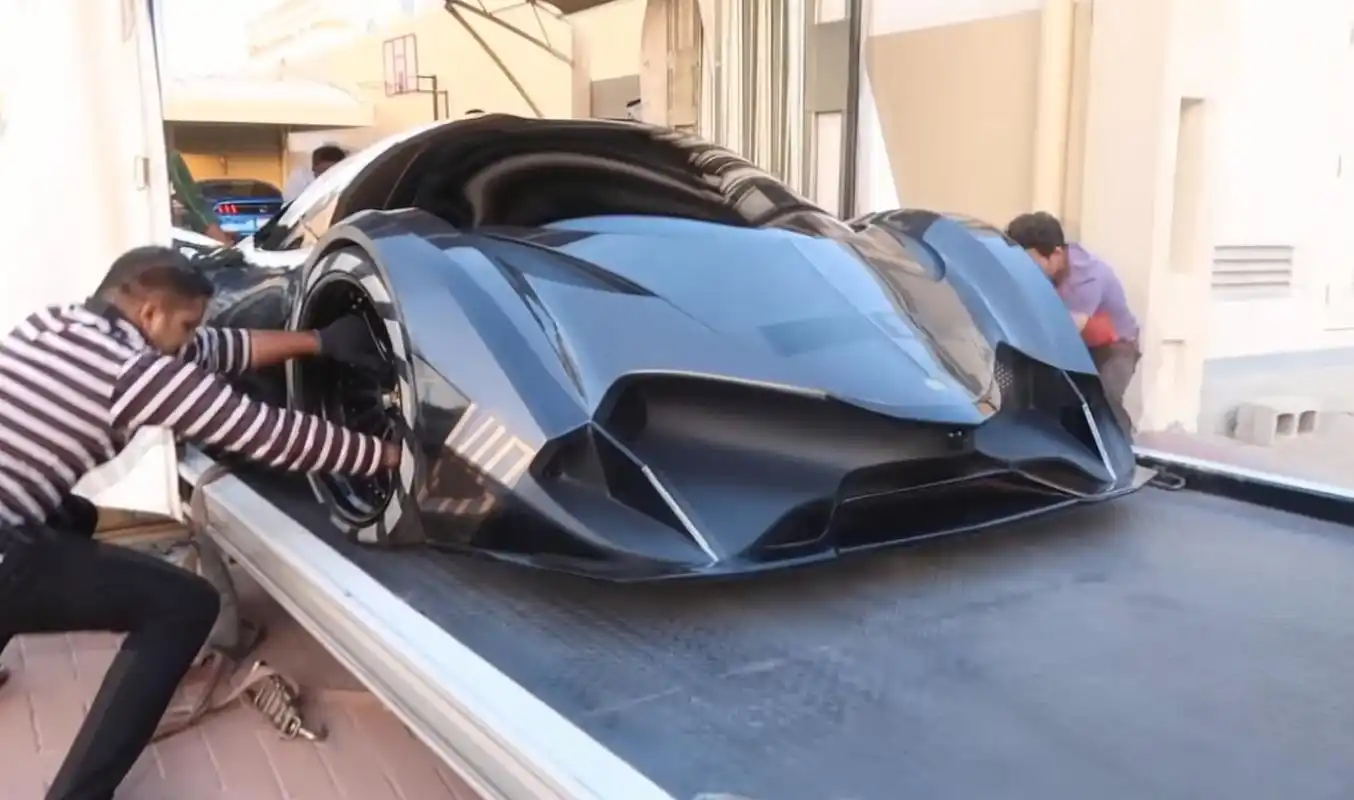 贫穷限制了想象,售价五亿的跑车长什么样?换一个保险杠好几百万