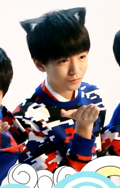 王俊凯小鲜肉青春活力卖萌gif动图_动态图_表情包下载_soogif