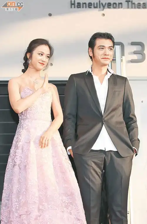 汤唯金城武10月生日 韩国粉丝夹道送祝福