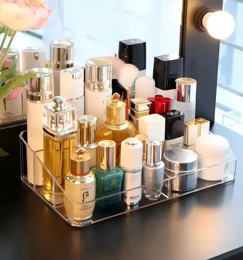 女人到了四五十岁,护肤品不要"乱用",化妆桌准备这5款就够用