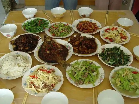 第一次去农村男友家看到桌子摆着的饭菜我决定嫁给他