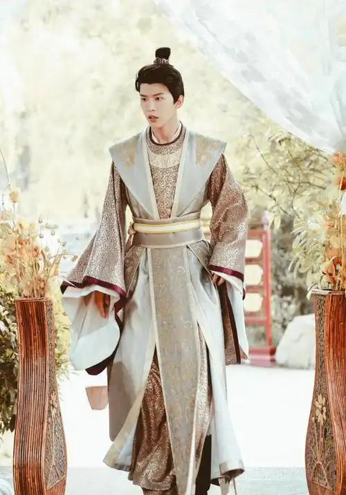 范丞丞古装照片上线玉树临风扮公子