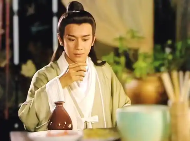 《天龙八部》为何王语嫣认为段誉天下第一?因为爱他所以这么说?