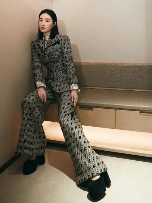 王丽坤的西装look