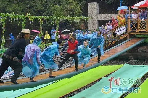 网红摇桥,趣味十足