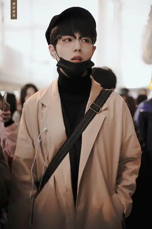 肖战壁纸爱豆背景 贝雷帽风衣眼镜