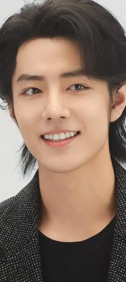 肖战长发全黑造型##肖战欧莱雅pro品牌全球代言人##肖战盛阳