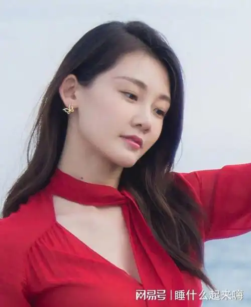 曾被冯小刚说太能装的冯女郎苗苗这次打了一个漂亮翻身仗