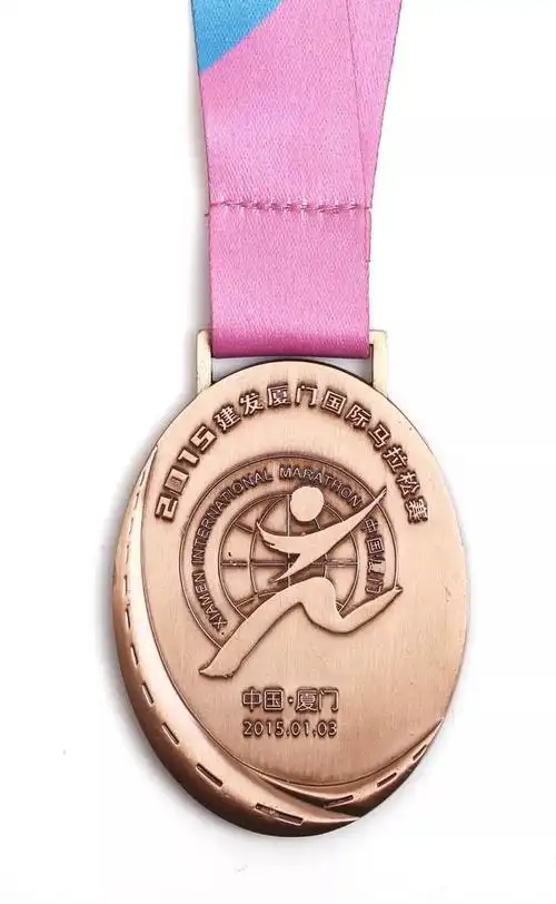 厦门马拉松历届完赛奖牌一览!每一枚奖牌,都述说着一段故事