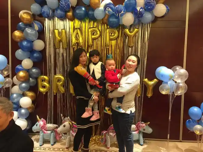 和客人们的合照!谢谢你们莅临我的生日派对噢!