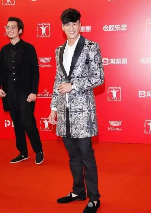 上海电影节红毯新老还珠格格大pk男神女神齐亮相