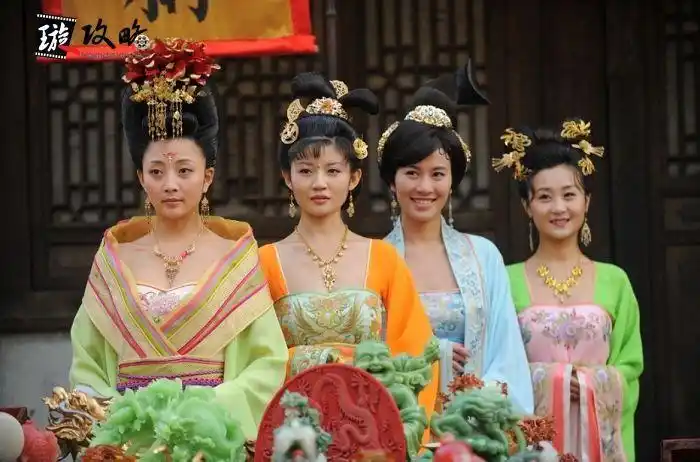 杨贵妃秘史 殷桃 饰 杨玉环 王译茉 饰 杨玉芬 叶璇 饰 杨玉瑶 姜琬璇
