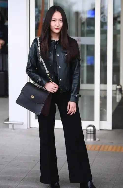 郑秀晶拍杂志演绎早春穿搭牛仔裤的花式搭配休闲又时尚超赞