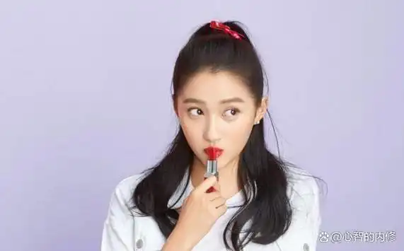 黄子韬酒后壮胆睡着了,陈伟霆则累得醒不过来.