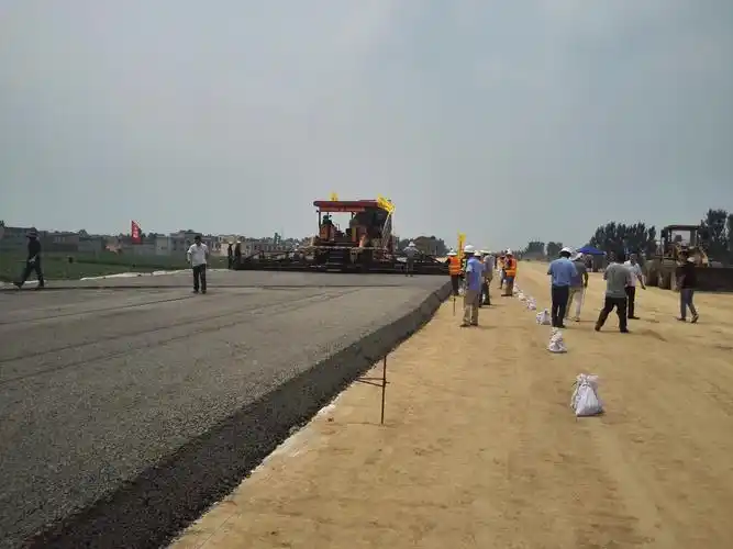 曲港路面一分部大干快上,水稳首件完美收官