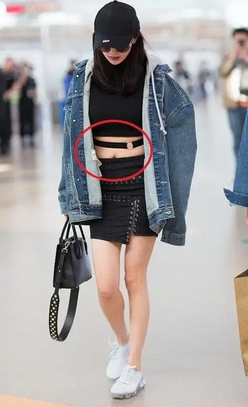 杨幂最新露脐装花式秀身材但尴尬赘肉丑肚脐分分钟破功